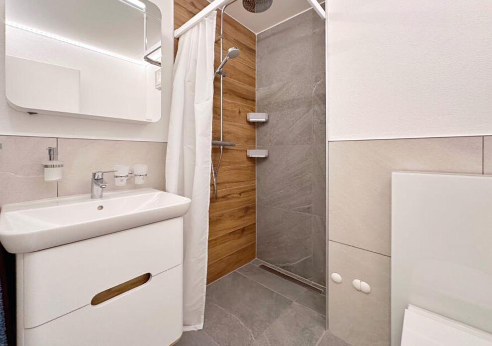 Studio With Balcony, Niesen View & Free Parking Near Interlaken, Thunersee & Blausee Apartamento
